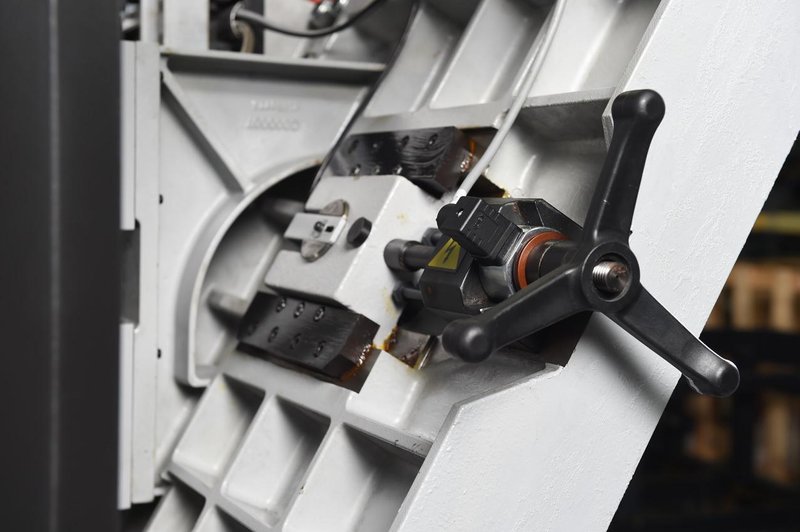 NEW 9" x 9" HYD-MECH H-230A HORIZONTAL BAND SAW
