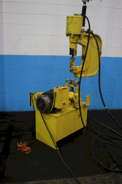 80 TON FABRLINE HYDRAULIC WEBB PUNCH: STOCK #76019