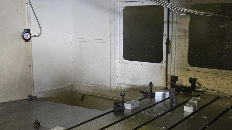 YMT TB–2210 CNC VERTICAL MACHINING CENTER. STOCK # 1004625