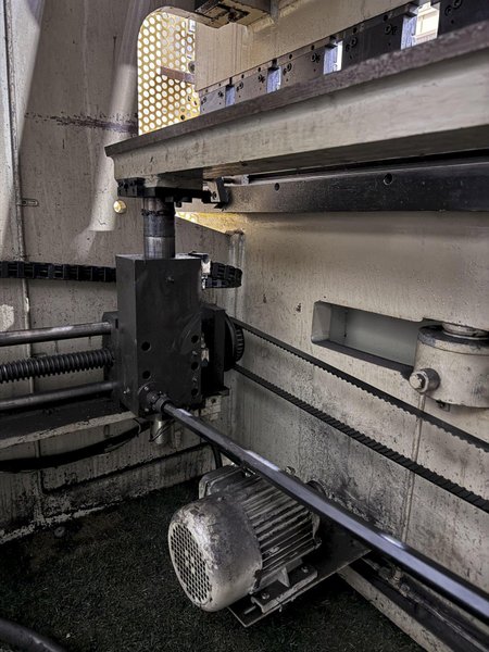 88 TON 10' US INDUSTRAL HYDRAULIC CNC BRAKE: STOCK #80434