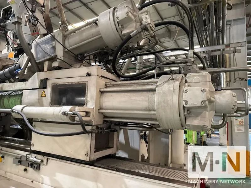 650 TON 58/39.5 OZ KRAUSS MAFFEI MODEL KM650-300-400CKZ 2-COLOR INJECTION MOLDING MACHINE MFG 2010