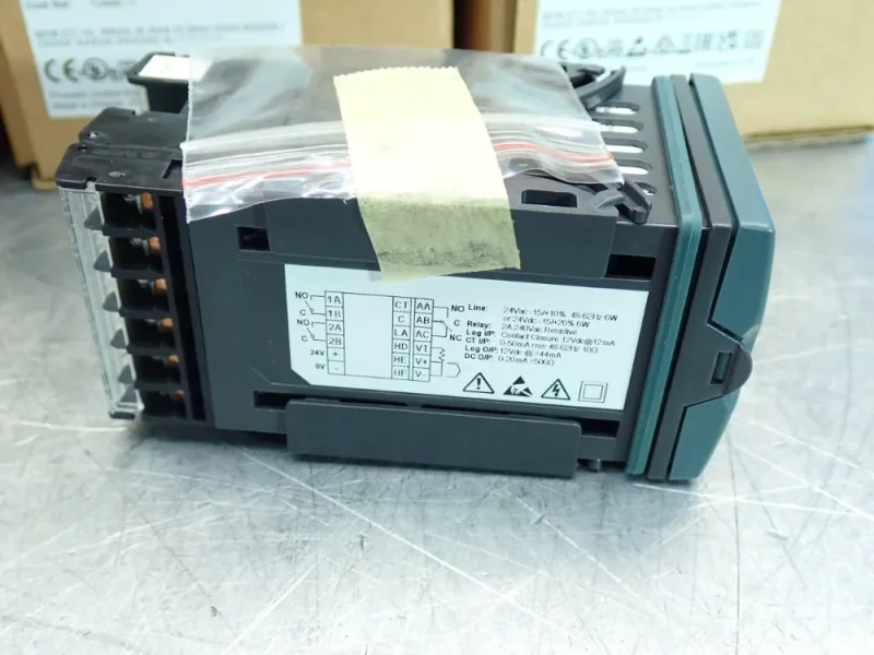 EUTOTHERM TEMPERATURE CONTROLLER, 8PCS  -  3216