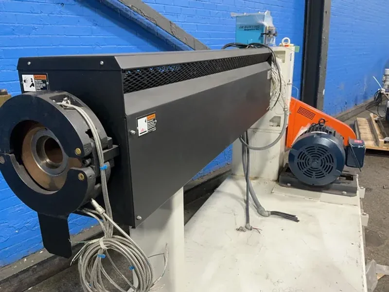AMERICAN KUHNE 2.5” SCREW PLASTIC EXTRUDER   -  AK 250 30:1 A/C EXT