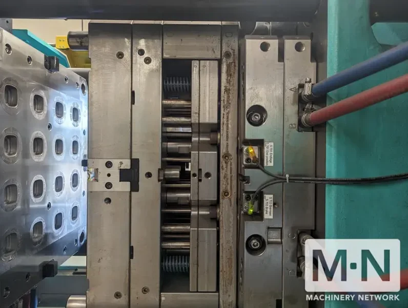 242 TON ARBURG MODEL570S2200-800/100 2-COLOR INJECTION MOLDING MACHINE MFG DEC 2018