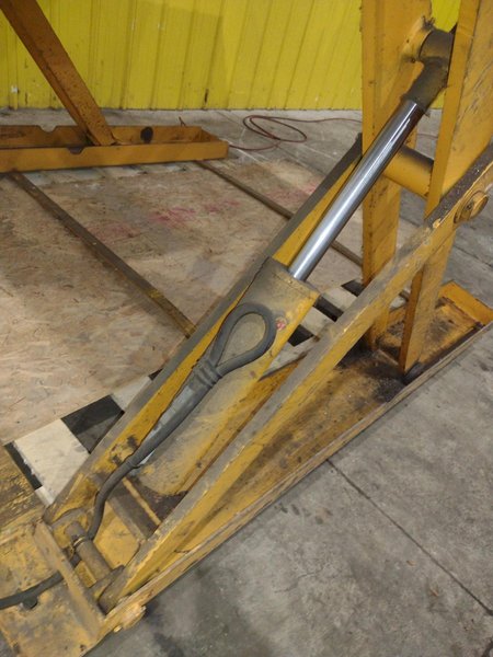 2,000 LBS X 96" X 72" ECONOLIFT MODEL #DT-SL38-20 LIFT TABLE: YOBRO #24990