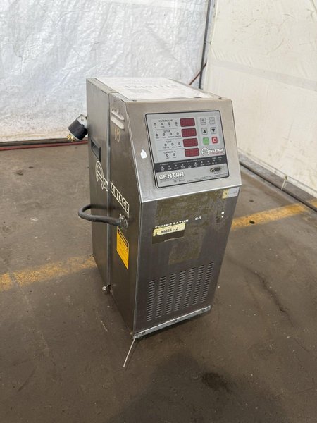 ADVANTAGE ENGINEERING WATER-CIRCULATING TEMPERATURE CONTROL UNIT. STOCK # 1116124