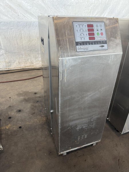 ADVANTAGE ENGINEERING WATER-CIRCULATING TEMPERATURE CONTROL UNIT. STOCK # 1115924