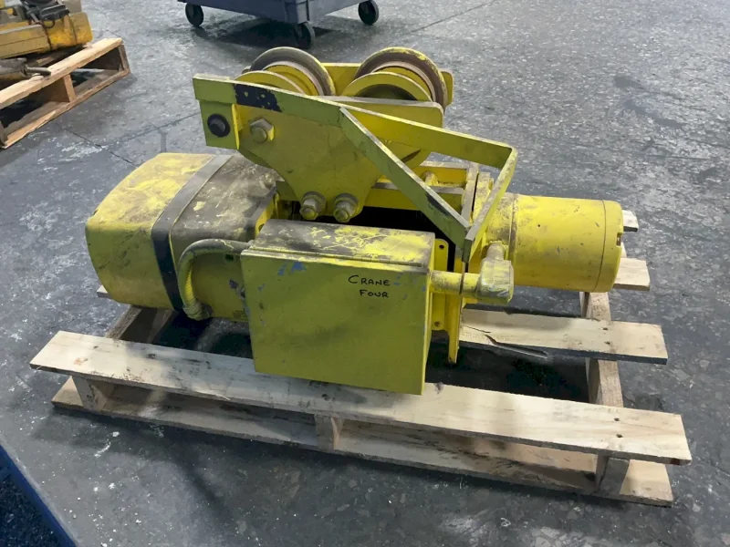 YALE 1 TON HOIST