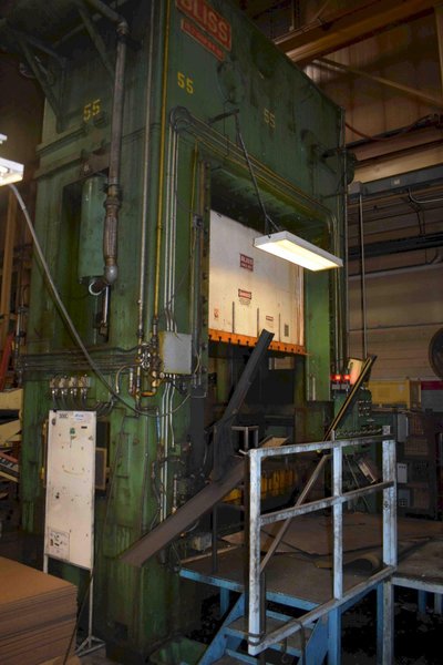 300 TON BLISS SE2-300-84-48 STRAIGHT SIDE PRESS. STOCK # 0638723