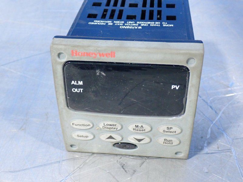 HONEYWELL ELECTRONIC THERMOSTAT  -  DC2500-EE0L00-200-10000-E0-0