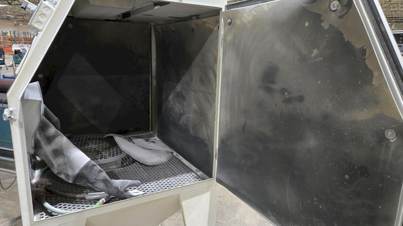 CLEMCO PULSAR PRESSURE BLAST CABINET 600 CFM USED