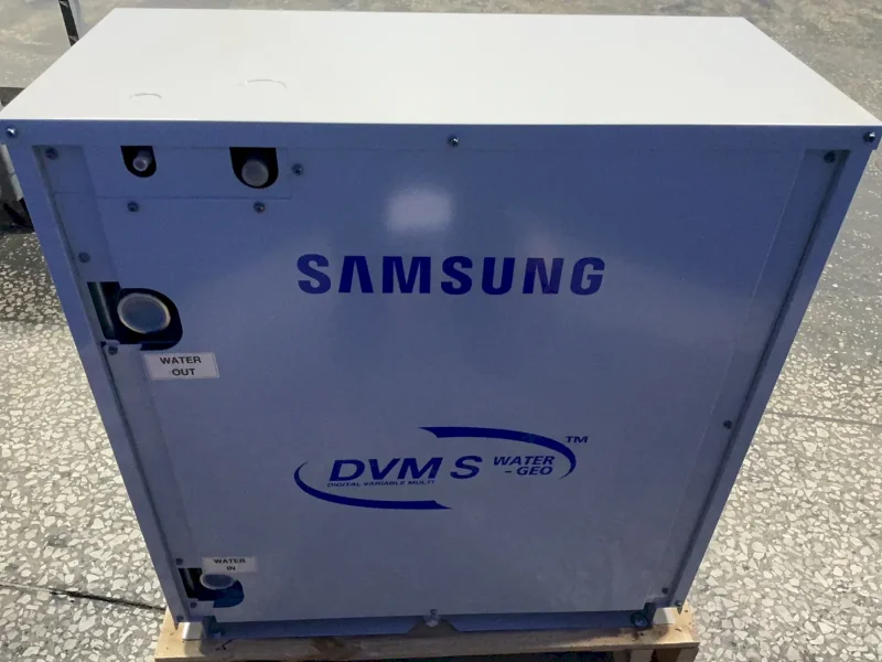 SAMSUNG 54 500/61 000 BTU/HR AIR CONDITIONER  -  AM055KXWDCH