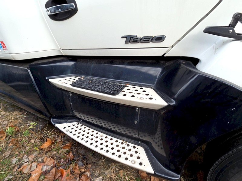 Kenworth T680 Sleeper Truck, 2016 – Paccar MX-13, Eaton Auto