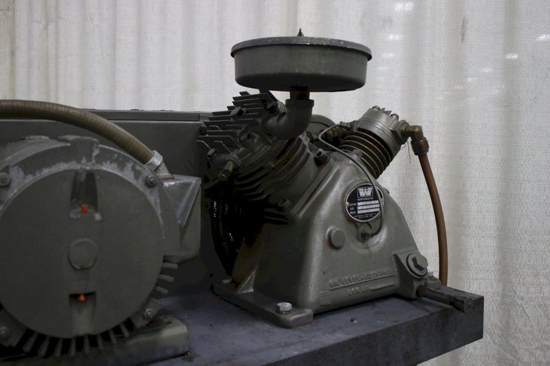 5 HP WORTHINGTON VERTICAL AIR COMPRESSOR: STOCK #75885