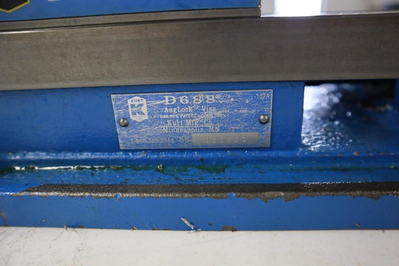Kurt D688 6" Machine Vise with Steel Step Jaws and Handle- Auction Item