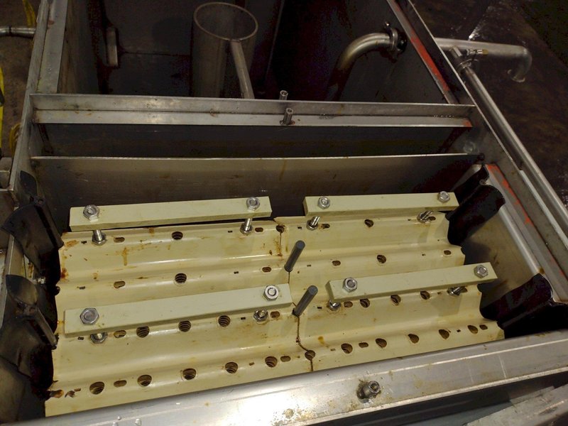 CRYSTAL FILTRATION CONTINUOUS FILTER COOLANT SYSTEM, WITH DRAG-OUT CONVEYOR : YOBRO #25069