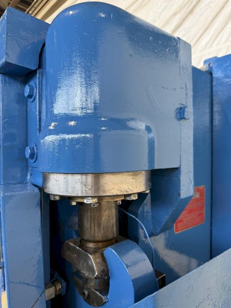 10’ X 1/4" PACIFIC MODEL #250B10 HYDRAULIC SHEAR. STOCK # 0665425