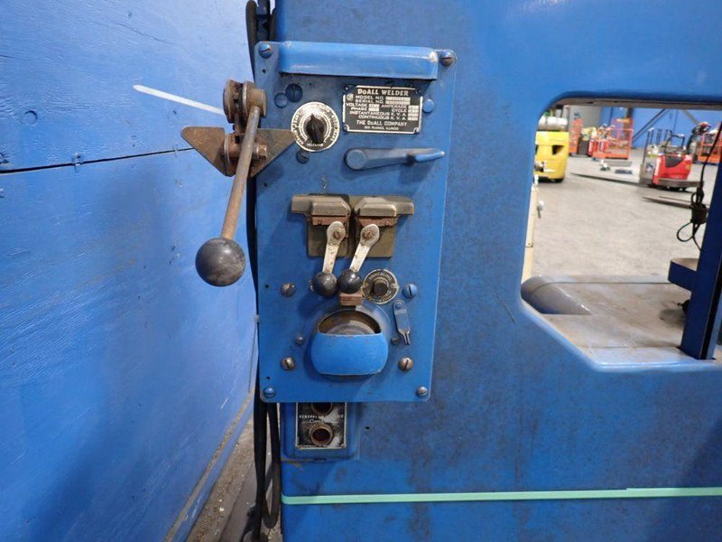 DOALL 16" THROAT VERTICAL BAND SAW  -  3012-U