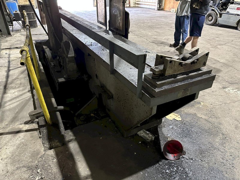 400 TON X 18' VERSON TRAVELING HEAD HYDRAULIC STRAIGHTENING PRESS: STOCK #23095