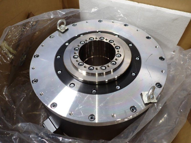 YASKAWA ELECTRIC AC SERVO MOTOR  -  SGMCS-80M3A31