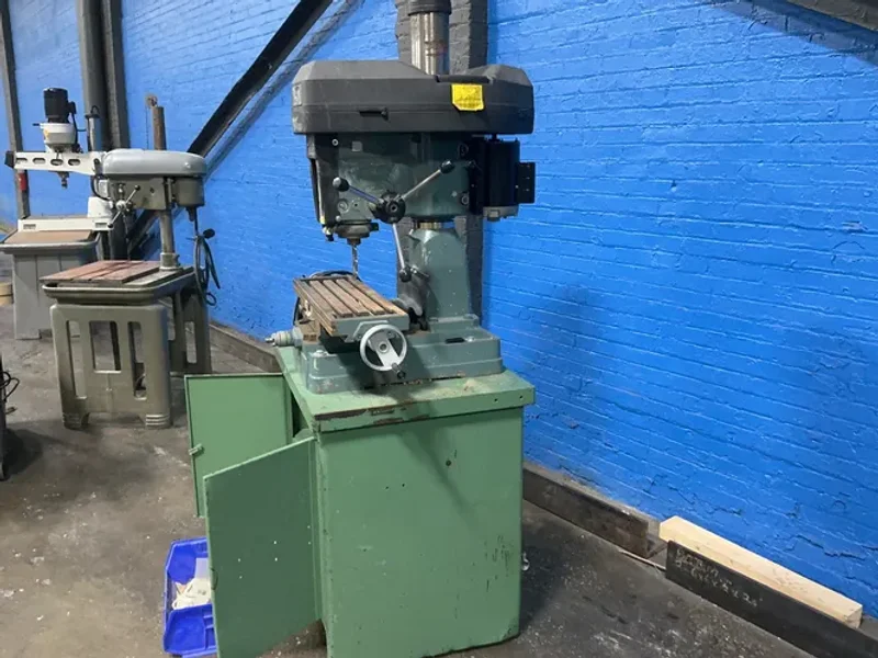 KBC MACHINERY 8.25”X28.75” VERTICAL MILL  -  6-275-004
