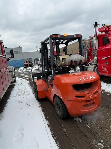 2022 Titan TG25S Forklift – 5,500 LB Capacity, Dual Fuel LPG/Gas, Pneumatic Tire, Side Shift, 3-Stage Mast (2)