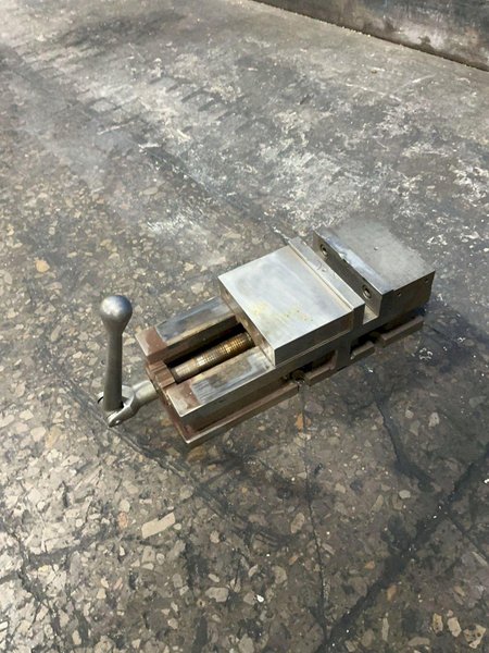 KURT MANUFACTURING CO 6” 6” VISE  -  3600V