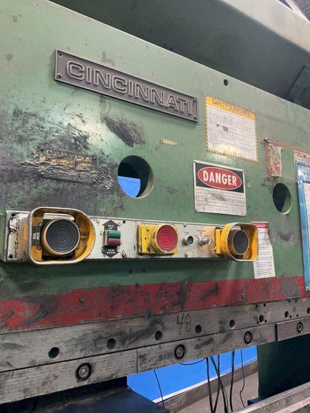 CINCINNATI 135 TON PRESS BRAKE  -  135 CB X 10 FT