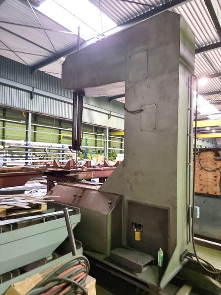 Jaespa Ø 1600 mobile bandsaw for large workpieces