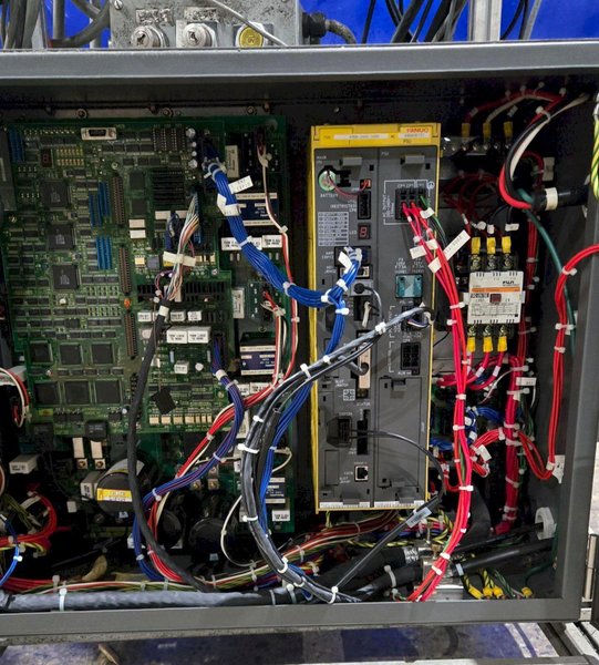 FANUC M-16i ROBOT ARM AND RJ-3 CONTROLLER W/ PENDANT USED 1999