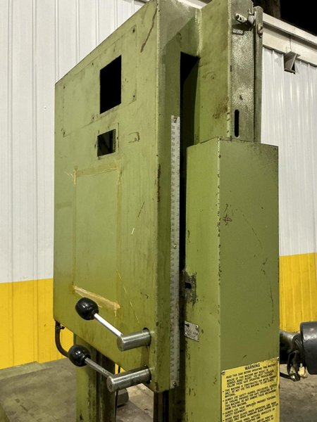 20" X 18" STARTRITE MODEL #VT460 VERTICAL TILT FRAME BANDSAW: YOBRO #25932
