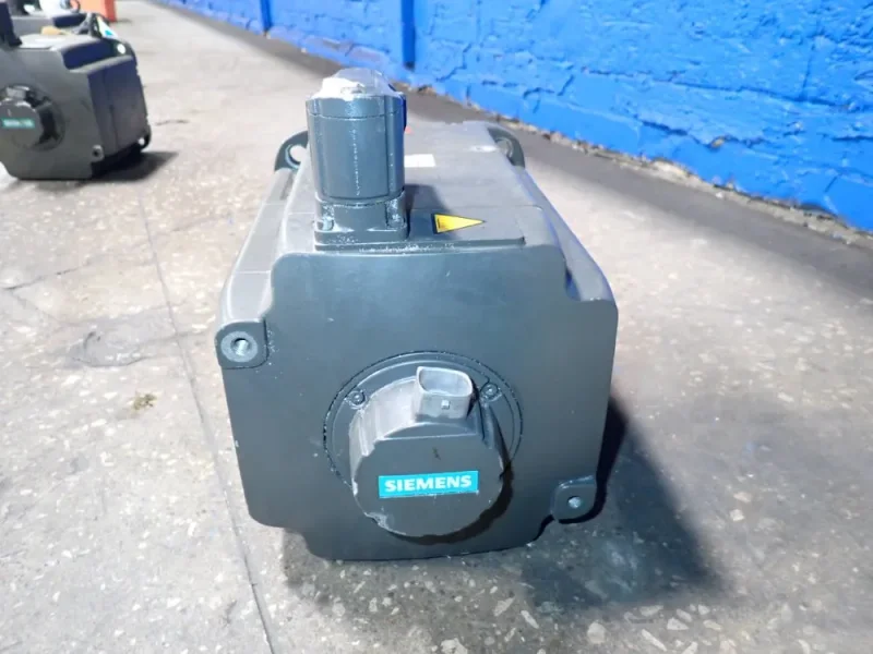 SIEMENS 5000 RPM SERVO MOTOR  -  AFK7103-2AF71-1CH1