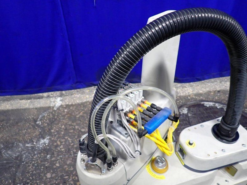OMRON ADEPT INDUSTRIAL ROBOT   -  ECOBRA 600