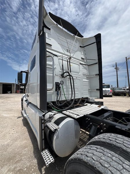 2022 Volvo VNL64T 760 4V4NC9EH9NN602667