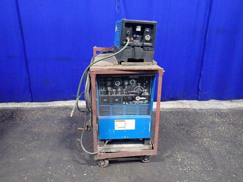 MILLER 200 A WELDER   -  SYNCROWAVE 250
