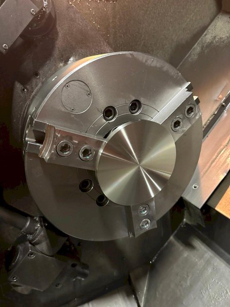 Doosan Puma 400B CNC Lathe, 2007 – Programmable Tailstock, Presetter, Chip Conveyor, 18″ Chuck