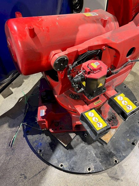 FANUC ROBOTICS R-200IC/210R ROBOT W/ R30IB CONTROLLER &amp; WT6000 USED