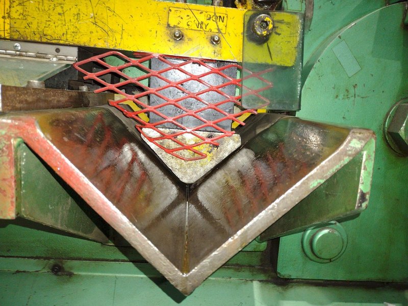 140 TON PIRANHA MODEL #PII HYDRAULIC IRONWORKER: STOCK 19838