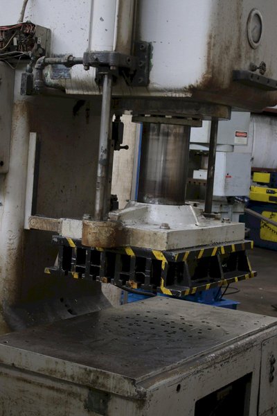 125 TON DENISON HYDRAULIC PRESS: STOCK #75941