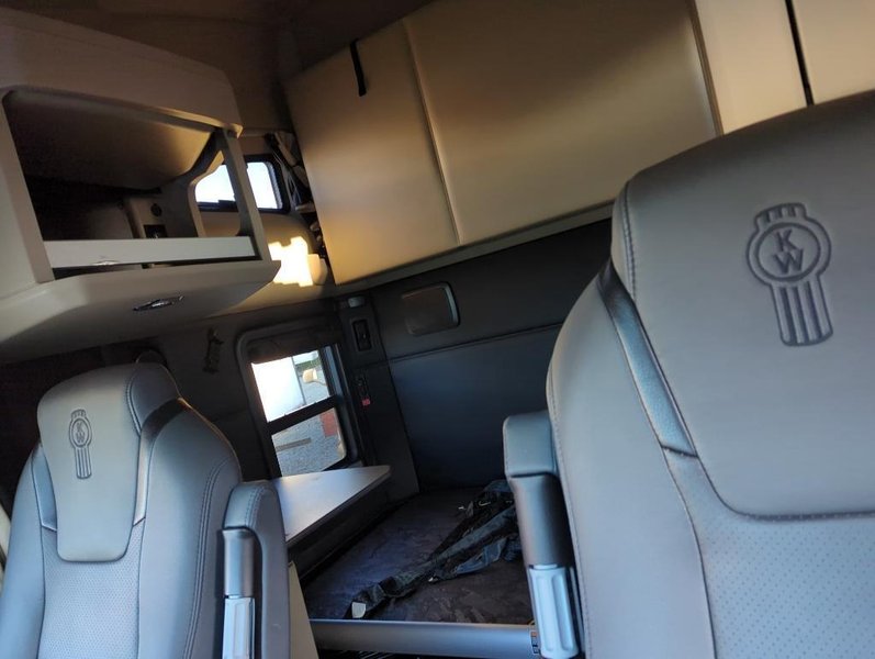 2023 Kenworth T680 1XKYD49X2PJ217864