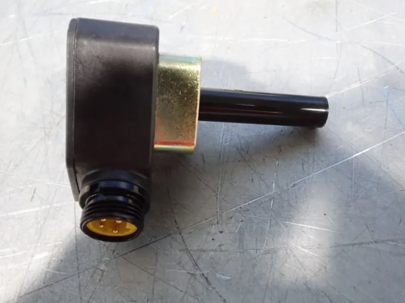 NAMCO CONTROLS 3000 PSI MISC. CYLINDICATOR PROXIMITY SENSORS  -  EE210-38760 / EE210-37880