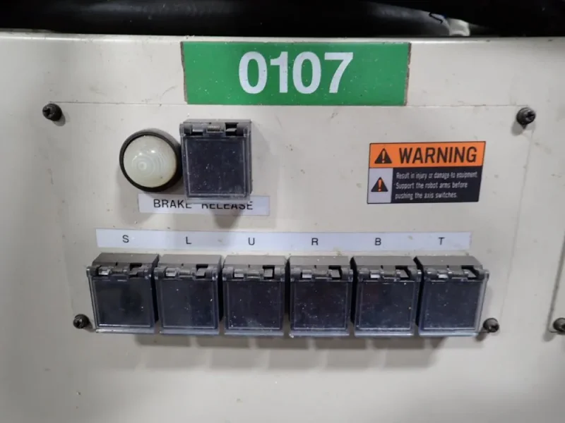 YAAKAWA ELECTRIC CORPORATION ROBOT CONTROLLER PANEL   -  YASNAC-XRC-UP20