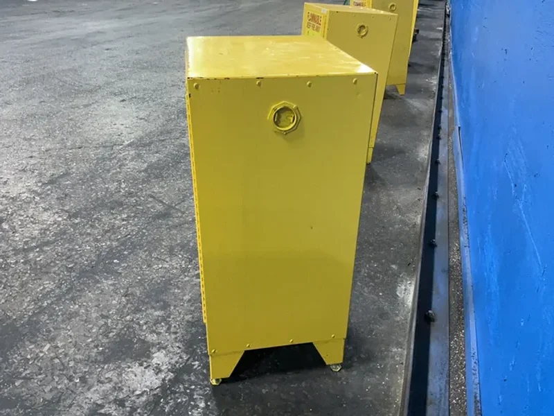 EAGLE 12 GALLONS FLAMMABLE LIQUID STORAGE CABINET  -  1925LEGS
