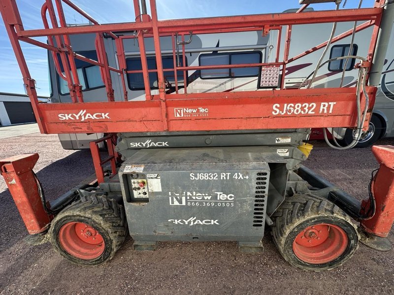 2017 Skyjack SJ6832RT Rough Terrain Scissor Lift – 32’ Platform Height, 68” Wide, Outriggers, Kubota Dual Fuel Engine