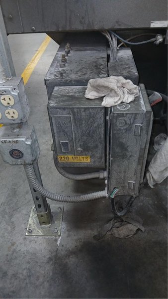 18″ x 22″ HEM V100LA-3 Automatic Tilting-Head Vertical Band Saw, 2004 – Under Power