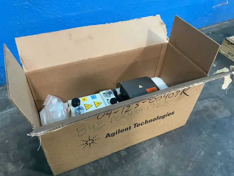 AGILENT TECHNOLOGIES 0.7 KW DS 302 DUAL STAGE ROTARY VANE PUMP   -  MY2225RA01