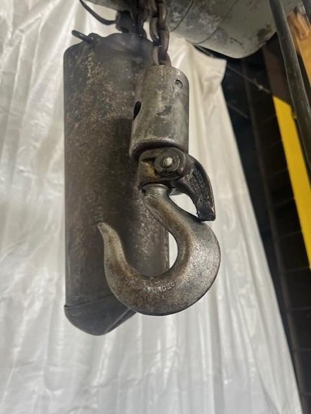 1 TON SPANCO MOBILE GANTRY CRANE WITH 1 TON CM HOIST STOCK# 3847