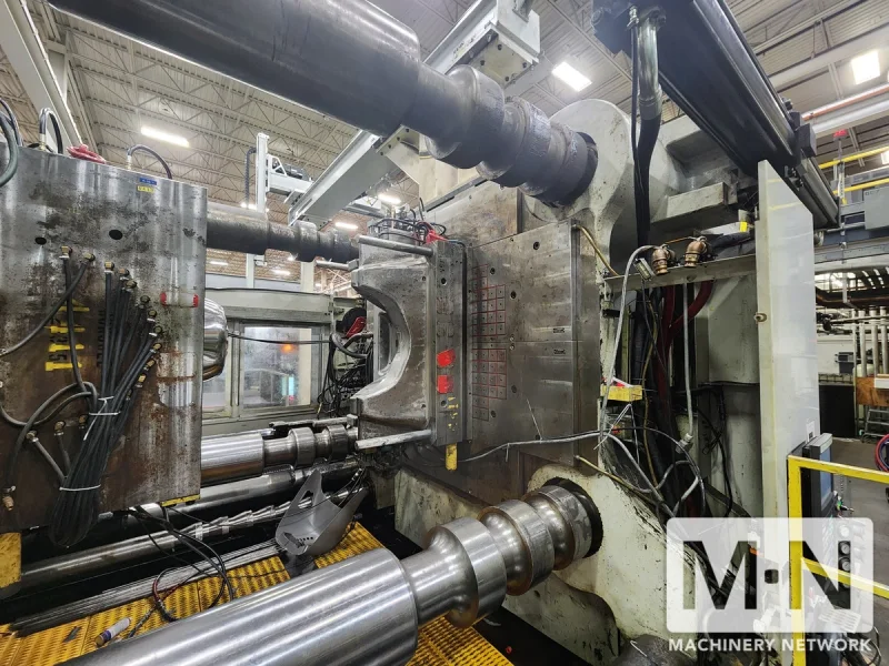 3300 TON 604 OZ VAN DORN MODEL 3300CC37000 CALIBER INJECTION MOLDING MACHINE MFG 2003