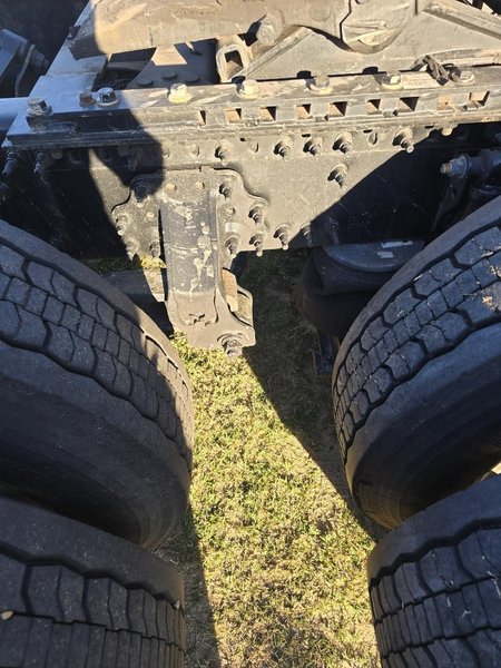 VOLVO VNL64T760 - Trucks