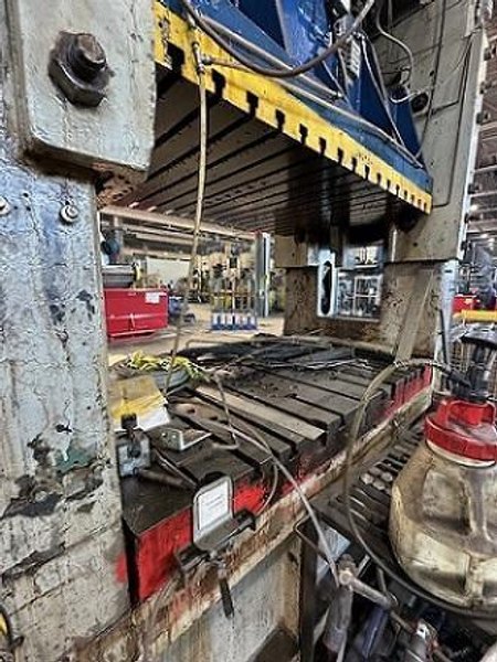 300 TON CLEARING STAMPING PRESS